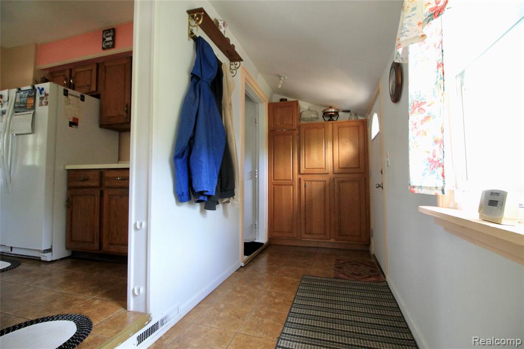 306 Tickner Street Linden, MI 48451 - Photo 5 of 27