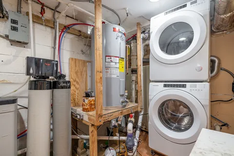 a close up view of a washer and dryer