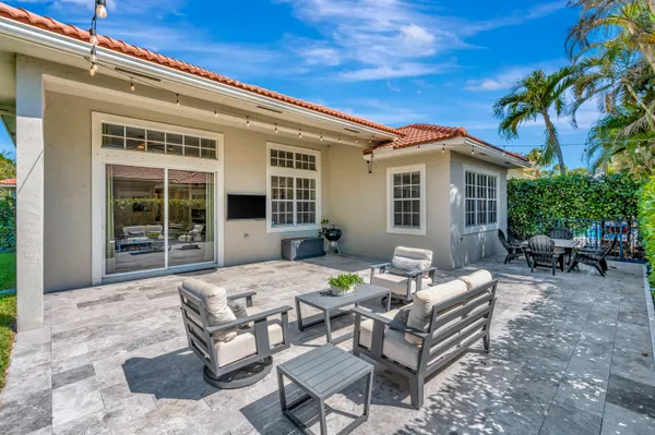 $1,049,000 | 207 Via Rosina, Jupiter, FL 33458
