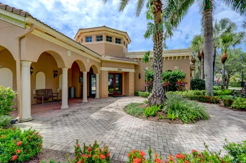 $999,000 | 207 Via Rosina, Jupiter, FL 33458