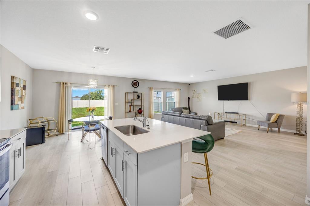7571 Freesia Trace Wesley Chapel, FL 33545 - Photo 7 of 50