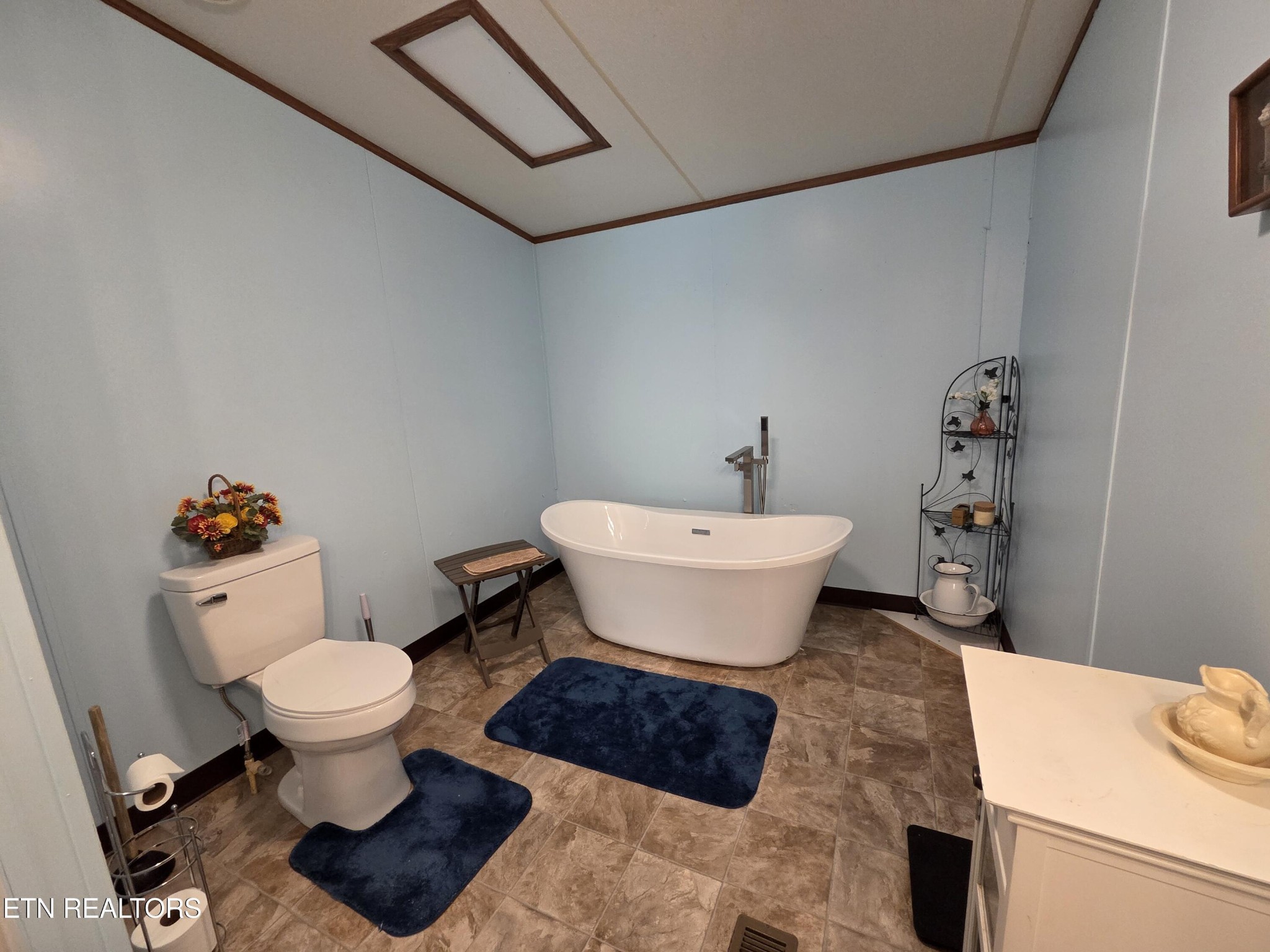 149 Carter Town Road Crossville, TN 38571 - Photo 17 of 30 a bathroom with a toilet sink and mirror