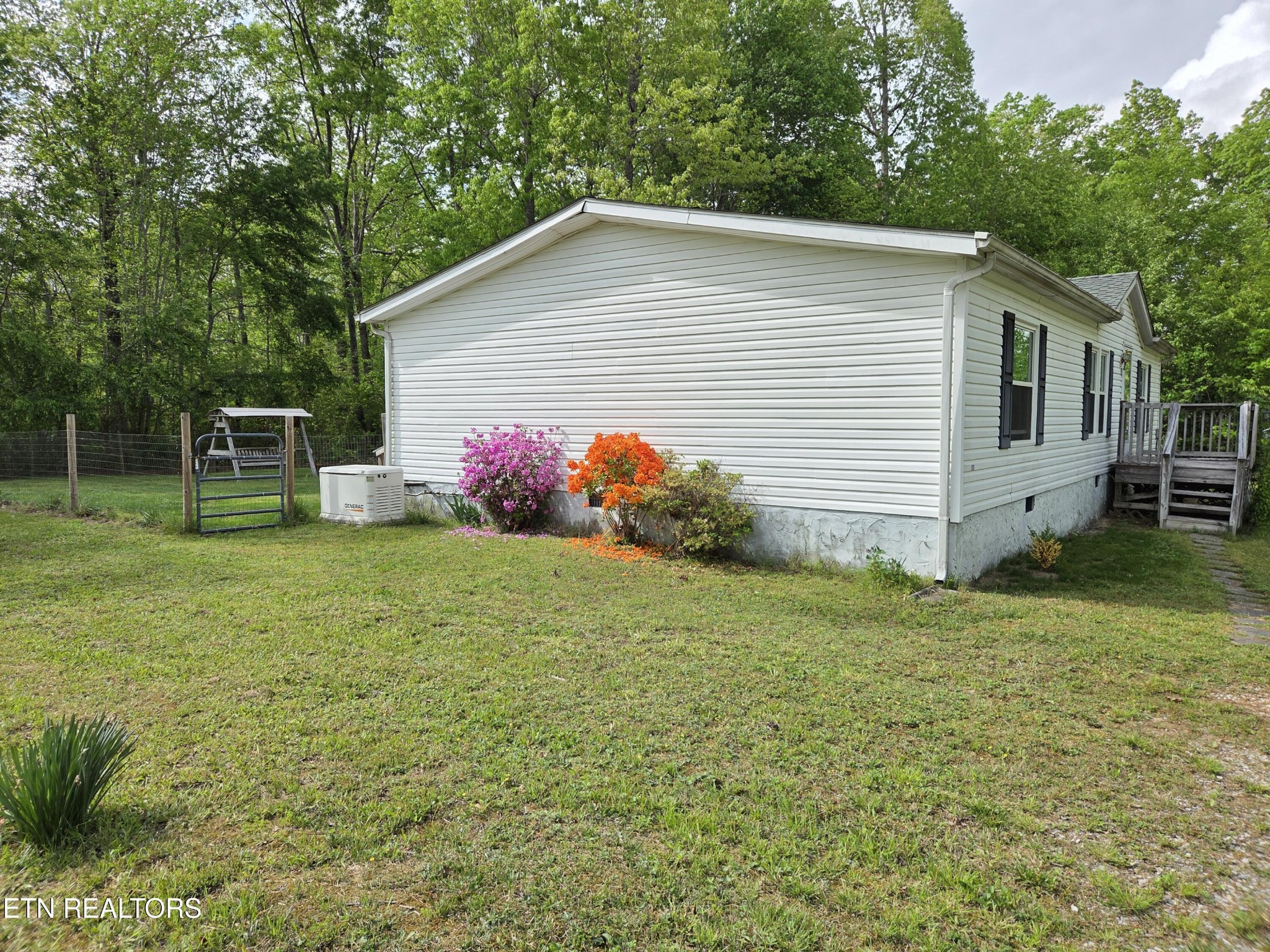 149 Carter Town Road Crossville, TN 38571 - Photo 3 of 30 a front view of house with yard