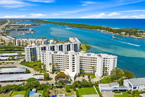 $700,000 | 19800 Sandpointe Bay Drive, Unit 305, Tequesta, FL 33469