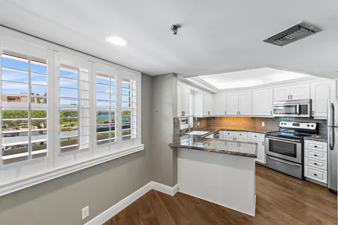 $700,000 | 19800 Sandpointe Bay Drive, Unit 305, Tequesta, FL 33469