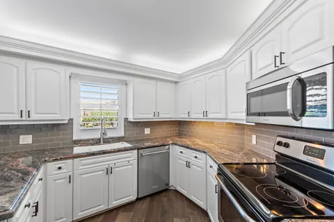 $700,000 | 19800 Sandpointe Bay Drive, Unit 305, Tequesta, FL 33469