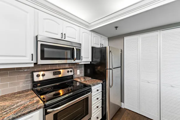 $700,000 | 19800 Sandpointe Bay Drive, Unit 305, Tequesta, FL 33469