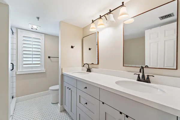$700,000 | 19800 Sandpointe Bay Drive, Unit 305, Tequesta, FL 33469