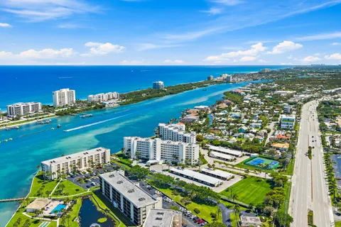 $700,000 | 19800 Sandpointe Bay Drive, Unit 305, Tequesta, FL 33469