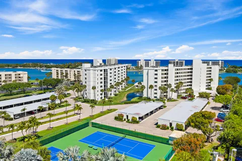 $700,000 | 19800 Sandpointe Bay Drive, Unit 305, Tequesta, FL 33469