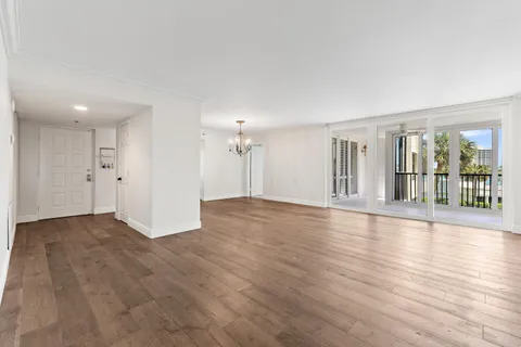 $700,000 | 19800 Sandpointe Bay Drive, Unit 305, Tequesta, FL 33469