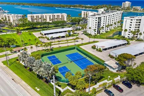 $700,000 | 19800 Sandpointe Bay Drive, Unit 305, Tequesta, FL 33469