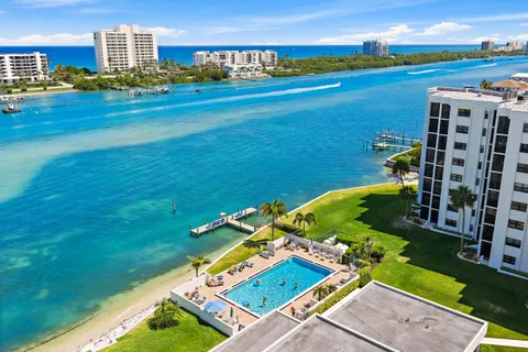 $700,000 | 19800 Sandpointe Bay Drive, Unit 305, Tequesta, FL 33469