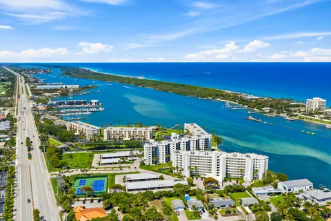 $700,000 | 19800 Sandpointe Bay Drive, Unit 305, Tequesta, FL 33469