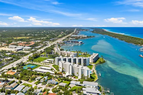 $700,000 | 19800 Sandpointe Bay Drive, Unit 305, Tequesta, FL 33469