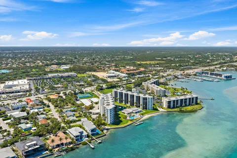 $700,000 | 19800 Sandpointe Bay Drive, Unit 305, Tequesta, FL 33469