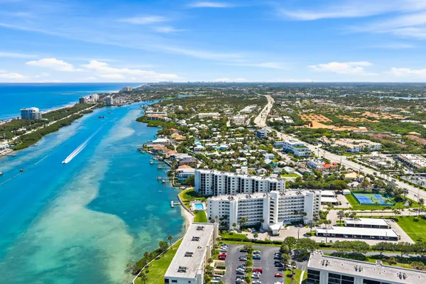 $700,000 | 19800 Sandpointe Bay Drive, Unit 305, Tequesta, FL 33469