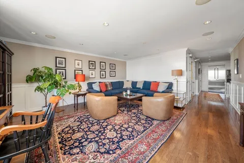 $1,095,000 | 65 East India Row, Unit 33C, Boston, MA 02110