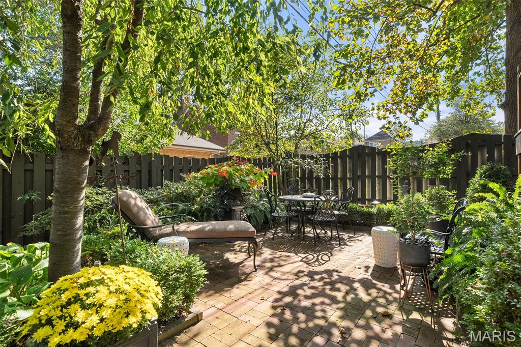 420 West Point Court University City, MO 63130 - Photo 40 of 44