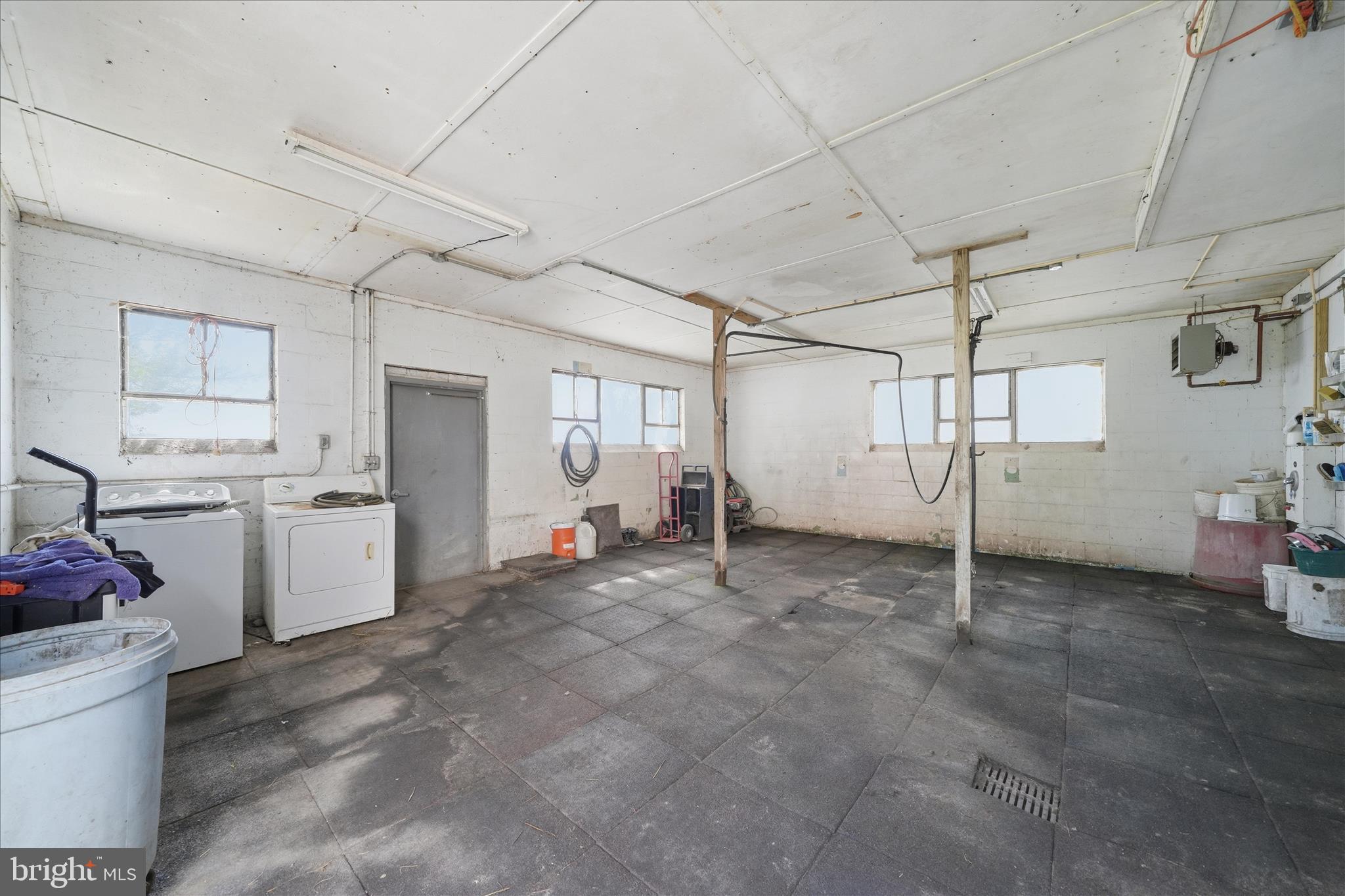20800 Whites Ferry Road Poolesville, MD 20837 - Photo 28 of 94 Wash Area