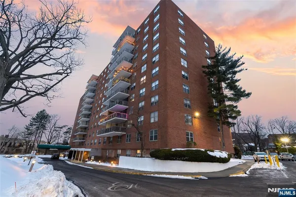 $389,900 | 301 Beech Street, Unit 2B, Hackensack, NJ 07601
