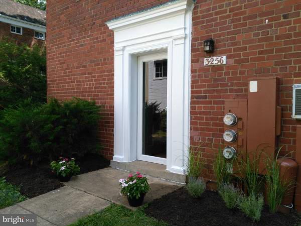 3256 Gunston Road, Unit 724 Alexandria, VA 22302 - Photo 1 of 21 Exterior (Front)
