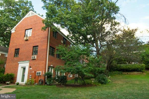3256 Gunston Road, Unit 724 Alexandria, VA 22302 - Photo 2 of 21 Exterior (General)