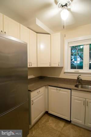 3256 Gunston Road, Unit 724 Alexandria, VA 22302 - Photo 6 of 21 Kitchen
