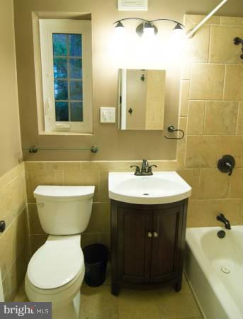 3256 Gunston Road, Unit 724 Alexandria, VA 22302 - Photo 8 of 21 Bath