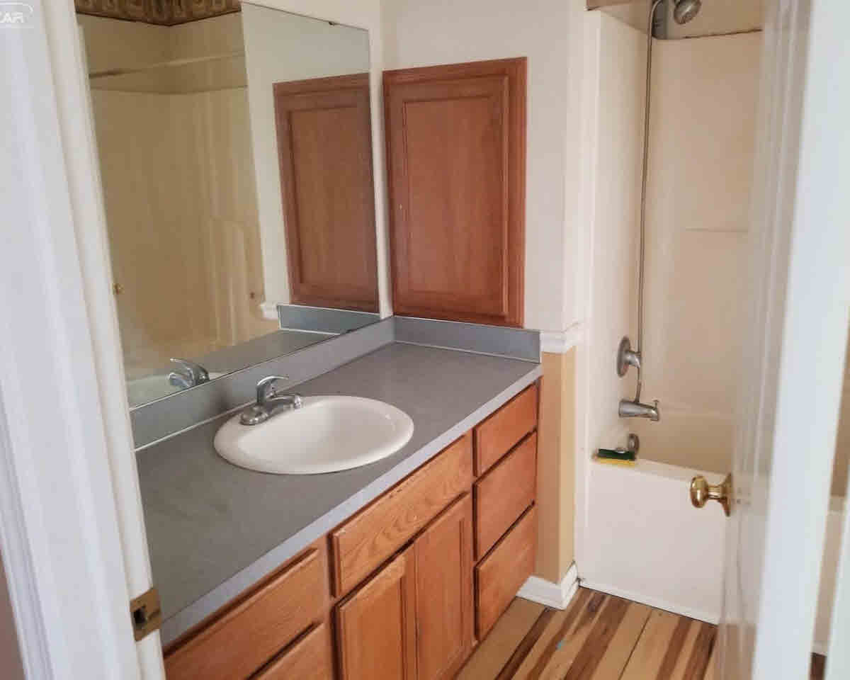 440 Pineview Street Belding, MI 48809 - Photo 6 of 10 21293011-5.JPG