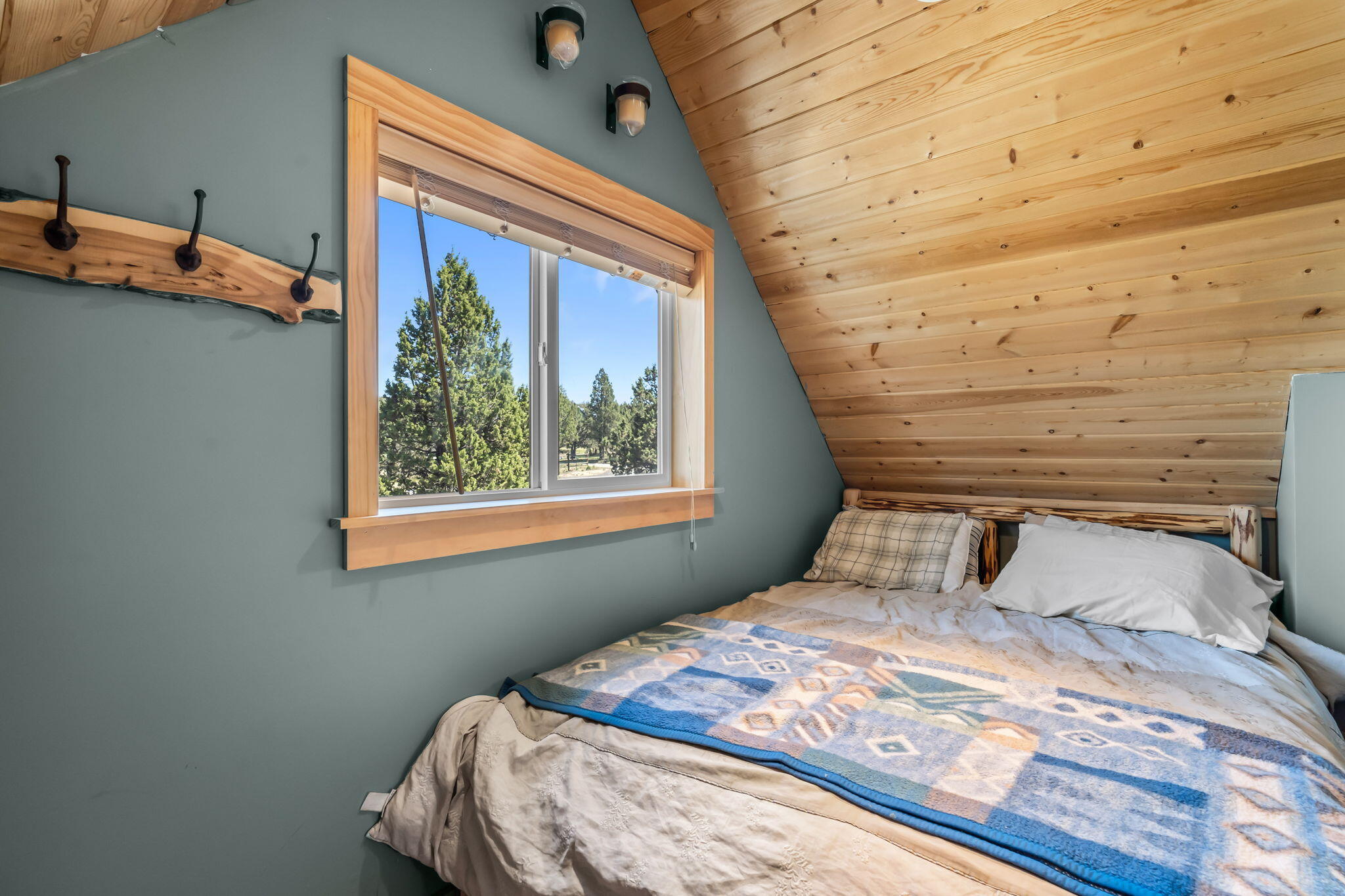 3555 Southeast Zuni Road Prineville, OR 97754 - Photo 13 of 22 2023_06_01_3555_se_zuni_rd_pv-15