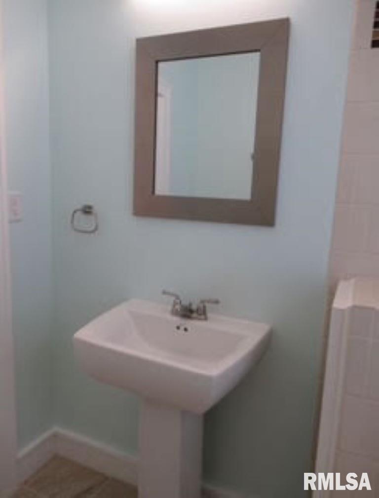 1525 25th Street Rock Island, IL 61201 - Photo 2 of 16