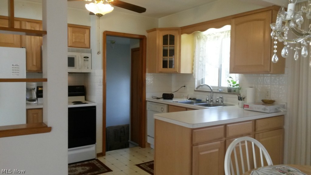 7270 Maplewood Road Parma, OH 44130 - Photo 6 of 23 Beautiful new kitchen