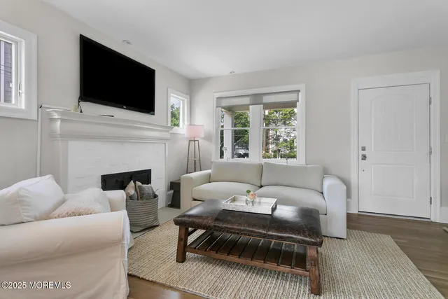 $5,500 | 27 Waterman Avenue, Unit FRONT HOUSE/WINTER, Rumson, NJ 07760