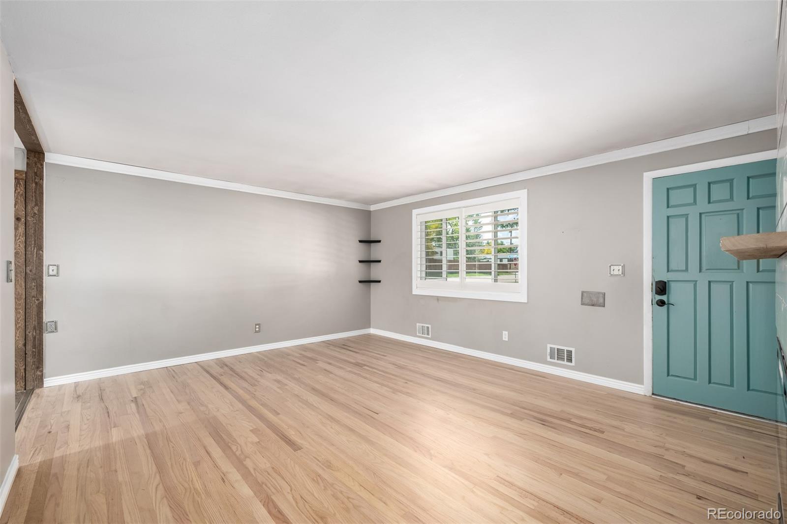 6598 South Logan Street Centennial, CO 80121 - Photo 4 of 29
