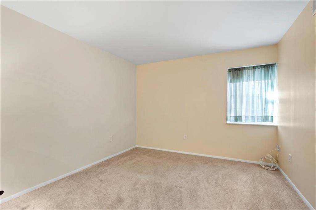 555 Sloop Road, Unit 24 Pittsburgh, PA 15237 - Photo 18 of 34 an empty room with a window