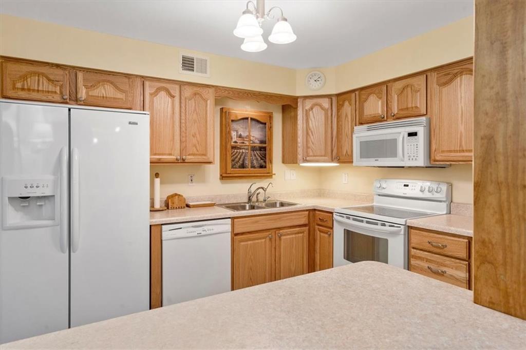 555 Sloop Road, Unit 24 Pittsburgh, PA 15237 - Photo 27 of 34 a kitchen with a sink stove and refrigerator