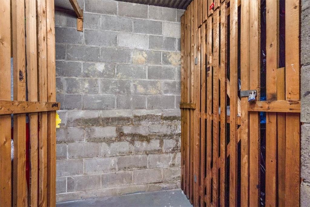 555 Sloop Road, Unit 24 Pittsburgh, PA 15237 - Photo 31 of 34 a bathroom with a shower
