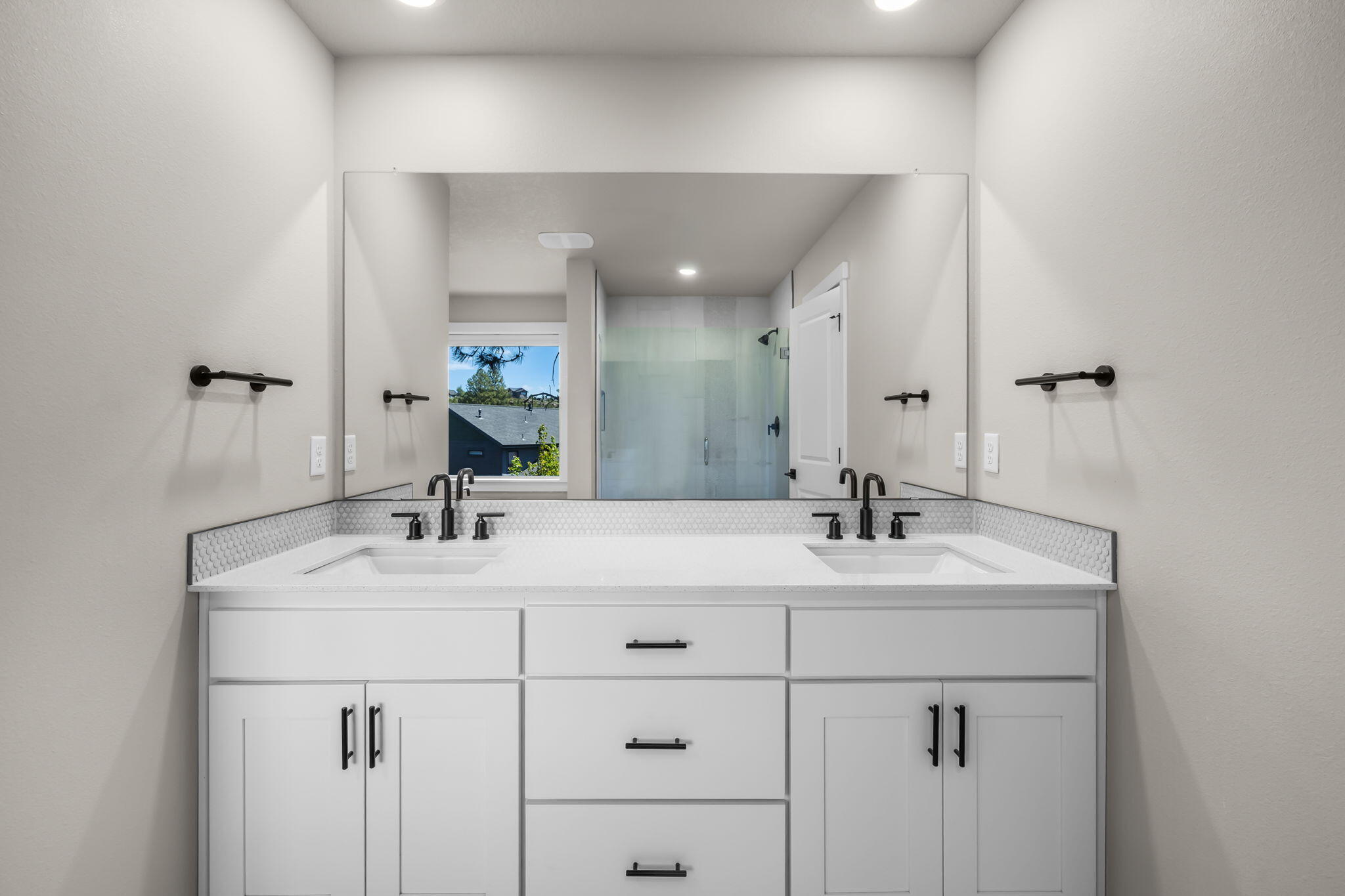 61197 Southwest Beverly Way Bend Bend, OR 97702 - Photo 22 of 32 Double Vanity