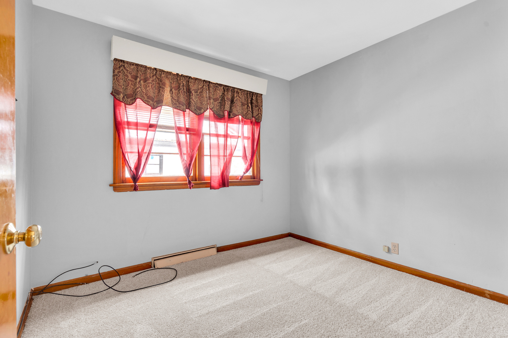 1760 East 158th Street Dolton, IL 60419 - Photo 12 of 22 an empty room with a window