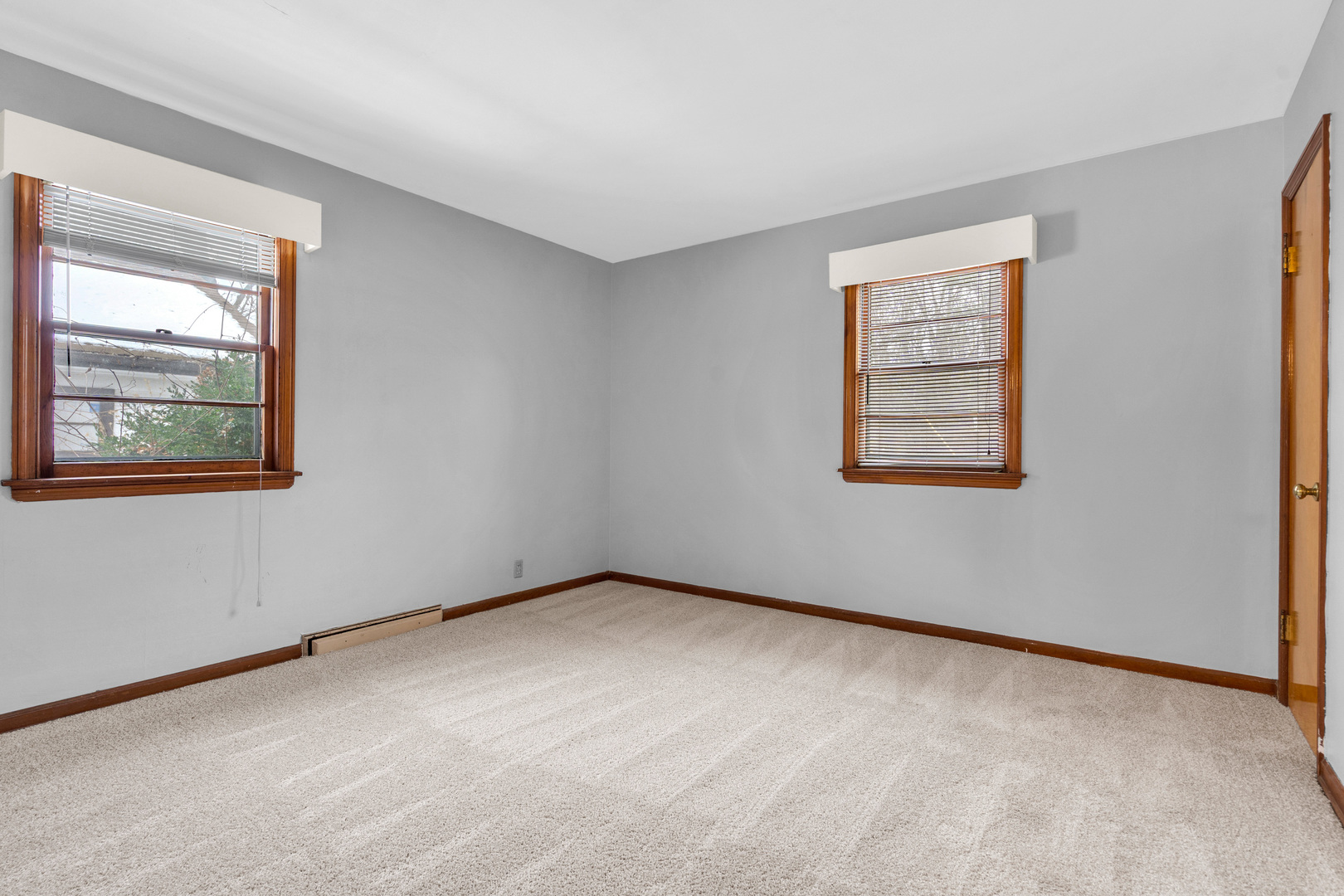 1760 East 158th Street Dolton, IL 60419 - Photo 13 of 22 an empty room with windows