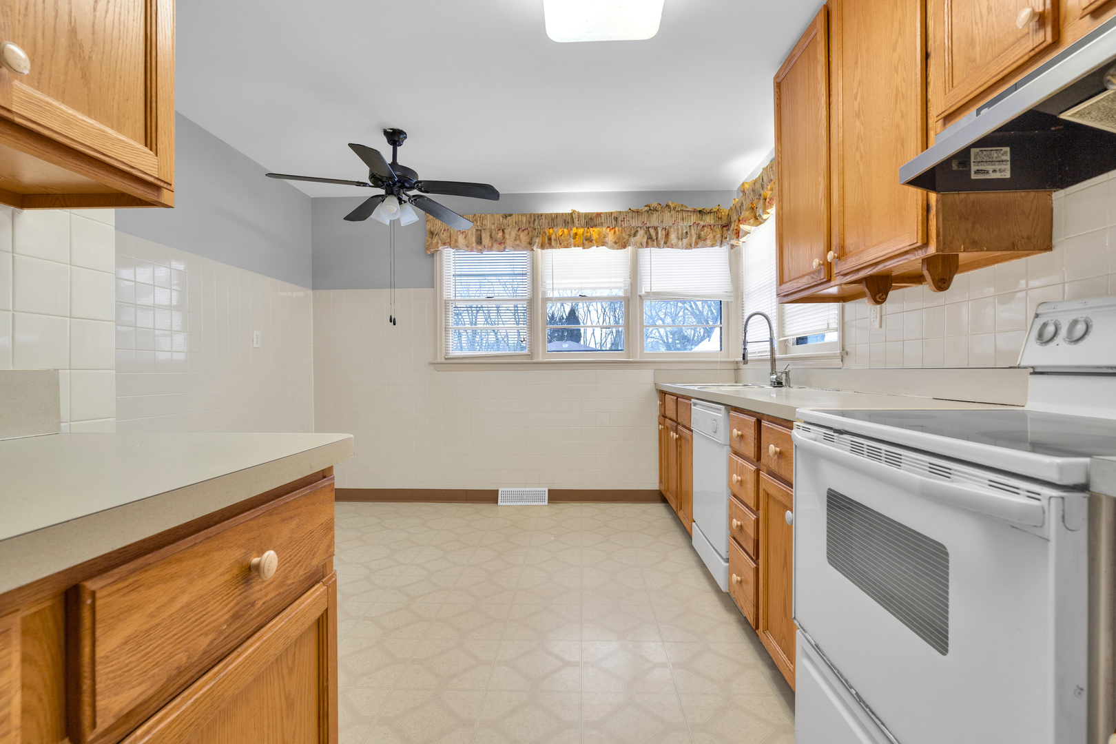 1760 East 158th Street Dolton, IL 60419 - Photo 5 of 22 a kitchen with stainless steel appliances granite countertop a sink a stove and a refrigerator
