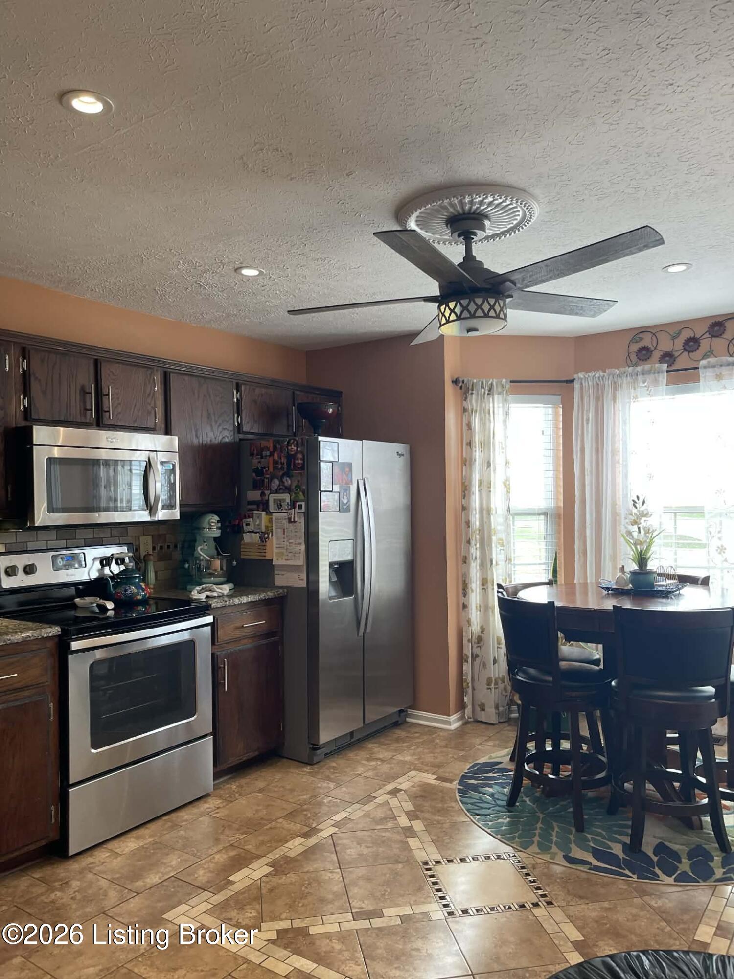 7901 Jennifer Ridge Place Louisville, KY 40258 - Photo 22 of 60 34 (4.1)