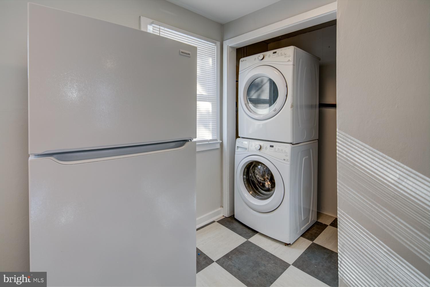 36 Thompson Circle Newark, DE 19711 - Photo 17 of 22 a utility room with dryer and washer
