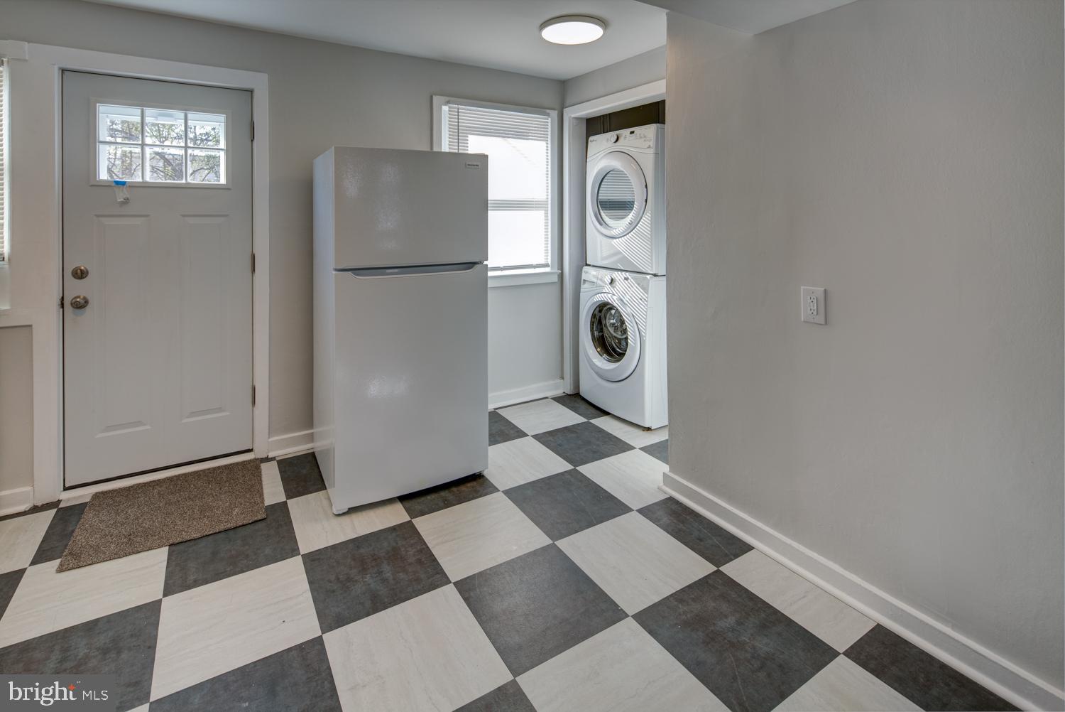 36 Thompson Circle Newark, DE 19711 - Photo 20 of 22 a white refrigerator freezer and a rug