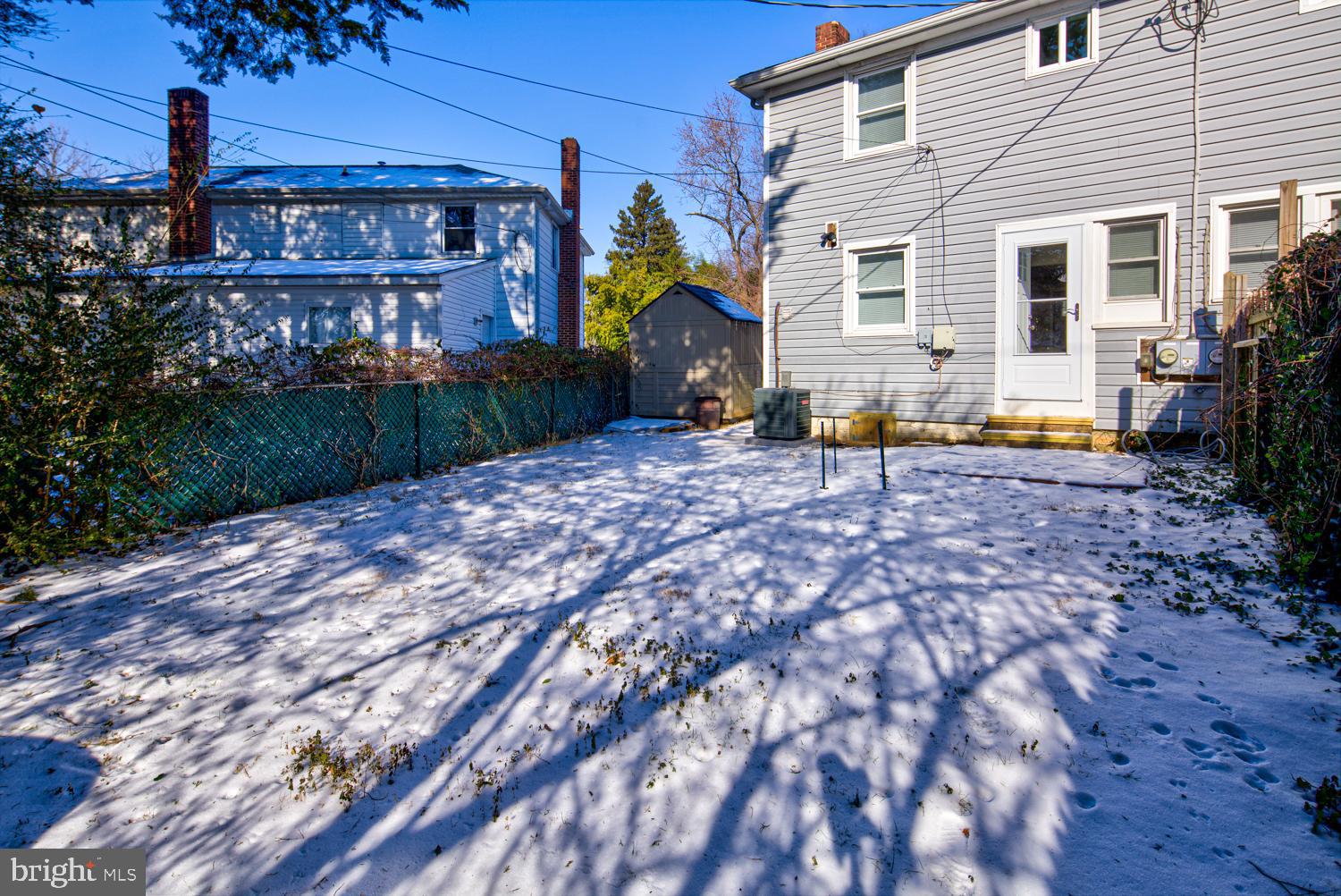 36 Thompson Circle Newark, DE 19711 - Photo 3 of 22 a view of a house with backyard