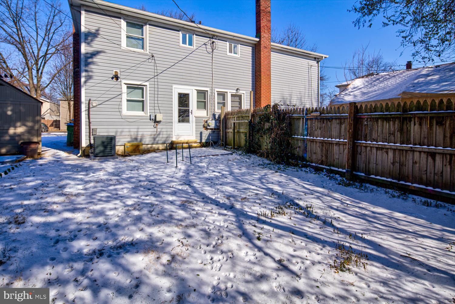 36 Thompson Circle Newark, DE 19711 - Photo 4 of 22 a view of a house with backyard and sitting area