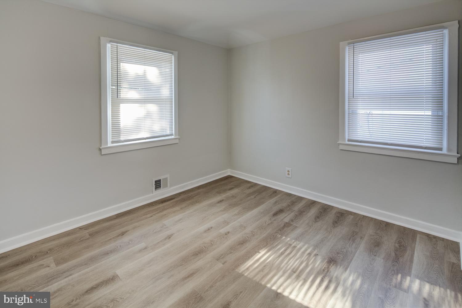 36 Thompson Circle Newark, DE 19711 - Photo 8 of 22 an empty room with a window