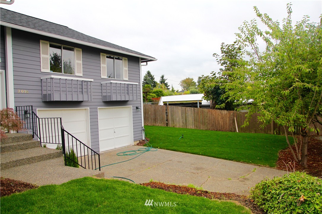 2016 Shattuck Avenue South Renton, WA 98055 - Photo 3 of 24