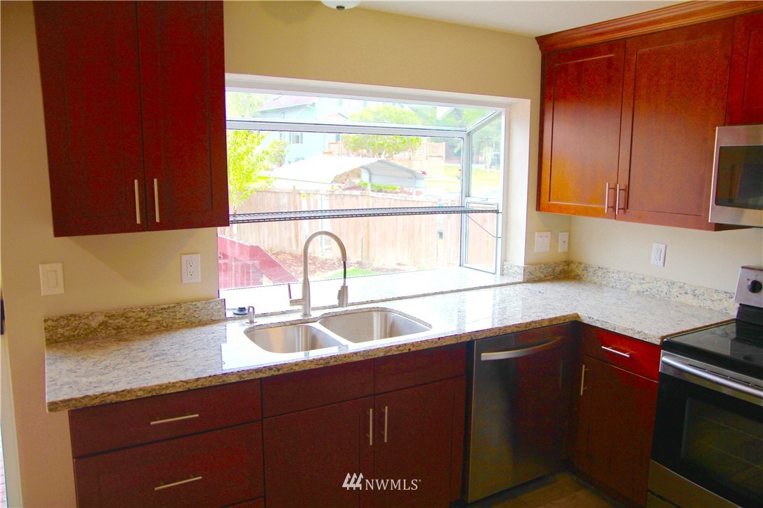 2016 Shattuck Avenue South Renton, WA 98055 - Photo 9 of 24